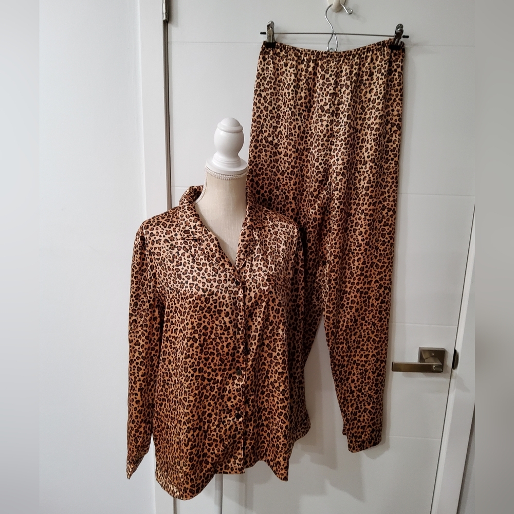 Morgan Taylor Intimates Satin Leopard Print Pajama Set Size L